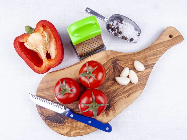 Ingredienser För Matlagning Färsk Sallad Tomater Havssalt Basilika Peppar Och — Stockfoto