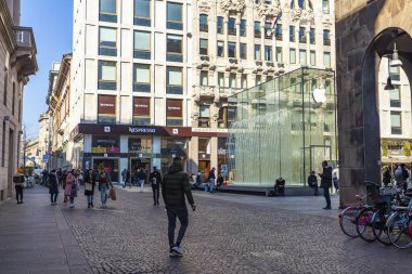 Milan, İtalya, 12 Şubat 2020. Tarihi bir binada tipik şehir manzarası. 