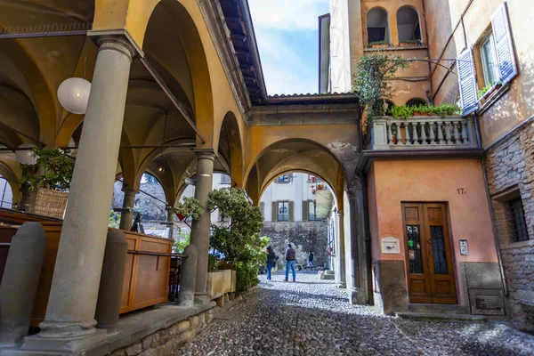 Bergamo Italië Februari 2020 Schilderachtige Smalle Straat Bovenstad Citta Alta — Stockfoto