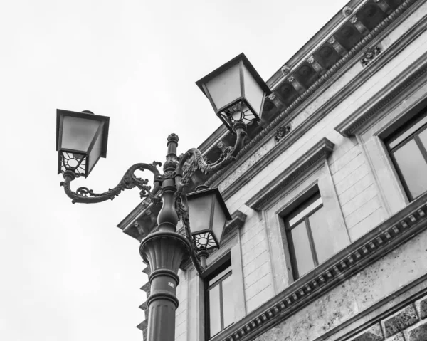 Bergamo Itálie Února2020 Krásná Pouliční Lampa Pozadí Fasády Budovy Historické — Stock fotografie