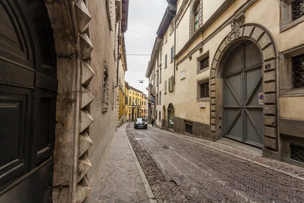 Bergamo Itália Fevereiro 2020 Rua Estreita Pitoresca Cidade Baixa Citta — Fotografia de Stock