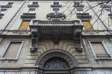 Bergamo, İtalya, 16 Şubat 2020. Tarihi bir binadaki tipik mimari detaylar