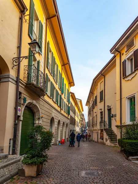 Lecco Italië Februari 2020 Typisch Stedelijk Uitzicht Een Historisch Gebouwengebied — Stockfoto