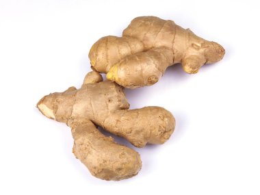 Beyaz arkaplanda zencefil kökü