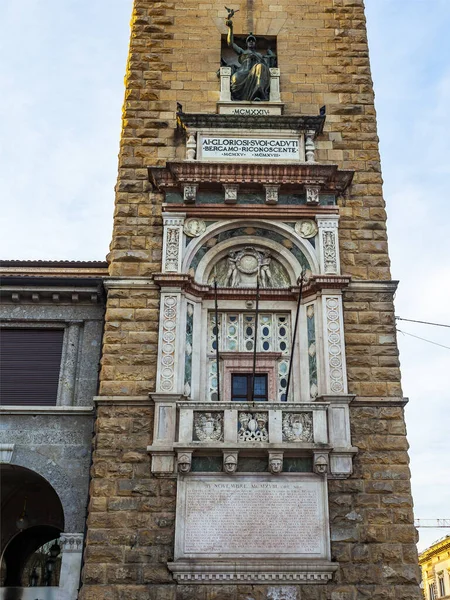 Bergamo Italië Februari 2020 Fragment Van Een Toren Piazza Vittorio — Stockfoto