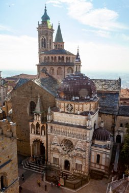 Bergamo, İtalya, 16 Şubat 2020. Üst şehir Bergamo 'da Santa Maria Maggiore Bazilikası (Citta Alta).