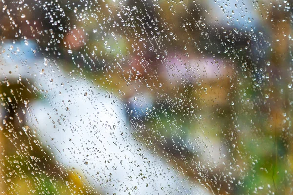 Vista Calle Través Del Vidrio Mojado Bajo Lluvia —  Fotos de Stock