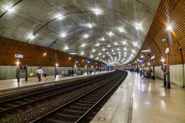Monte Carlo, Monako, 13 Ekim 2020. Şehir tren istasyonunun önlükleri.