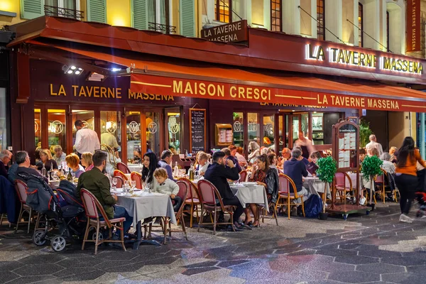 Nice França Outubro 2019 Pessoas Têm Descanso Comer Café Rua — Fotografia de Stock