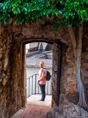 Monte Carlo, Monako, 13 Ekim 2019. Eski kale duvarının bir parçası.