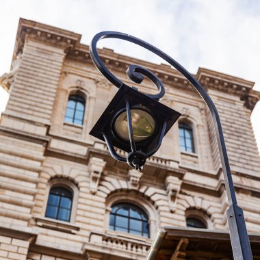 Monte Carlo, Monako, 13 Ekim 2019. Güzel sokak lambası