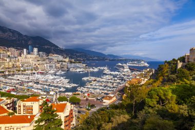 Monte Carlo, Monako, 13 Ekim 2019. Gözlem güvertesinden tarihi binanın güzel manzarası.