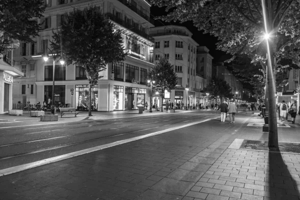 法国尼斯 2019年10月8日 城市景观 城市的中心街道 梅迪金大道 夜间照明 — 图库照片