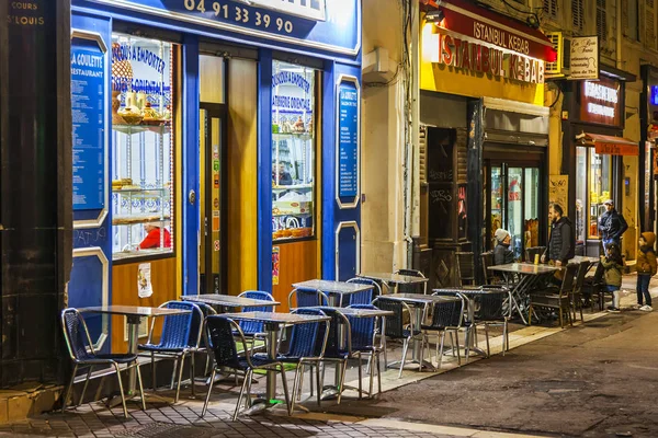 16+ La poste avenue niel