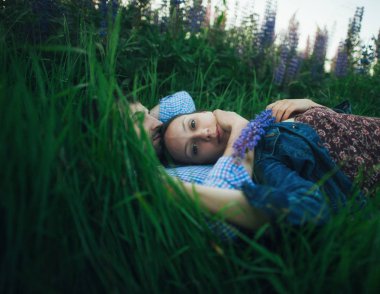 çim ve çiçek yalan Çift