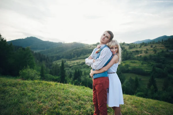 Lovely wedding couple in mountains — Stock Photo, Image