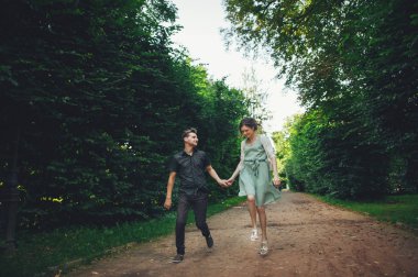 Eğleniyor ve çalışan bir çift