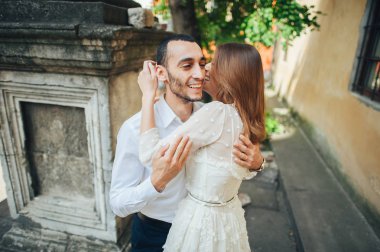 güzel gelini onu damadı sarılma