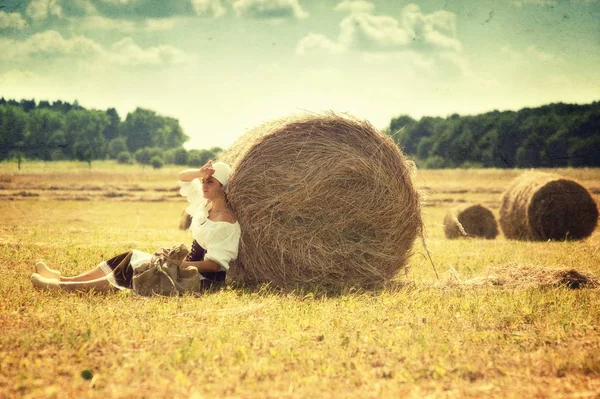 Rustic woman in countryside — Stock Photo, Image