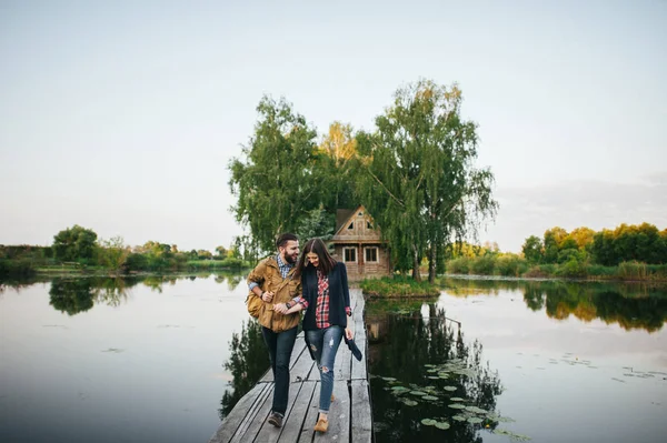 Romantic couple walking on the wooden bridge — Stock Photo, Image