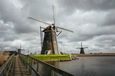 Geleneksel Fabrika binaları ile Hollanda manzara