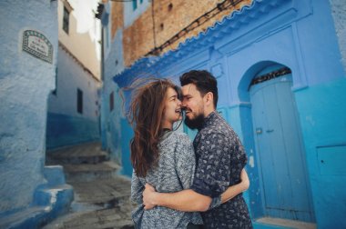 Marrakesh sokaklarında tarafından yürüme Çift