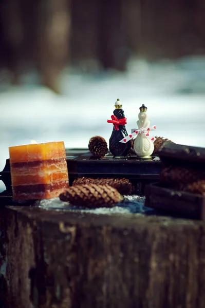 Decoração de Natal no toco de madeira — Fotografia de Stock