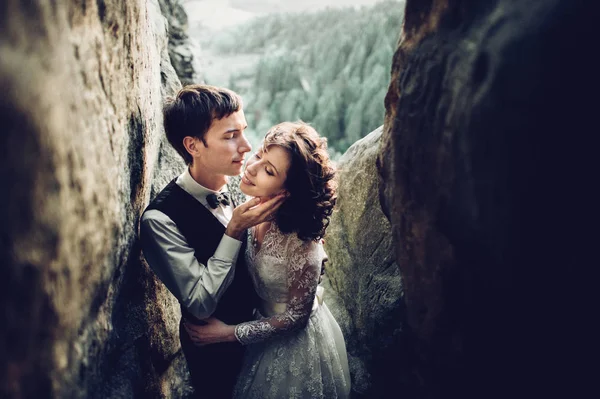Young Attractive Caucasian Engaged Couple Hugging Mountains — Stock Photo, Image