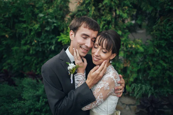 Young Attractive Caucasian Engaged Couple Hugging Park — Stock Photo, Image