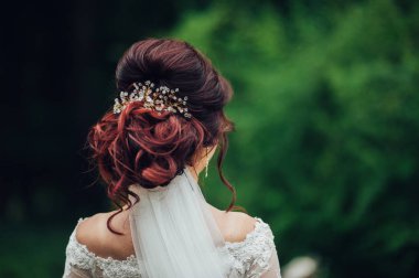 Dikiz parkta genç oldukça beyaz gelin