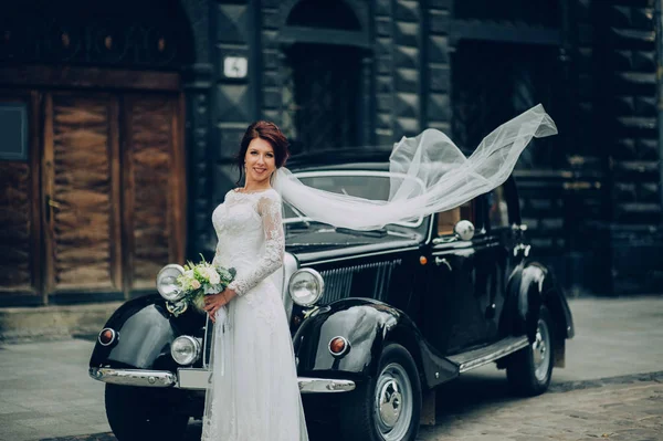 Caucasian Bride Flowers Waving Veil Retro Car — Stock Photo, Image