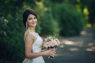 İhale gelin düğün buket ile poz