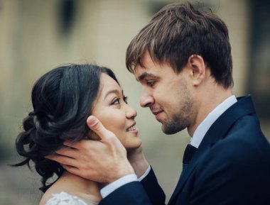 Asya gelin damat ile ihale portresi