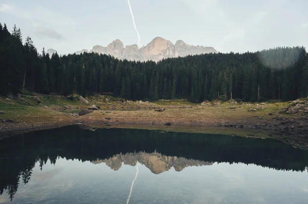 Vue Panoramique Sur Lac Montagne Avec Reflet Dans Eau — Photo