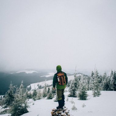 Panoramik manzaralı seyir turist arkadan görünüm