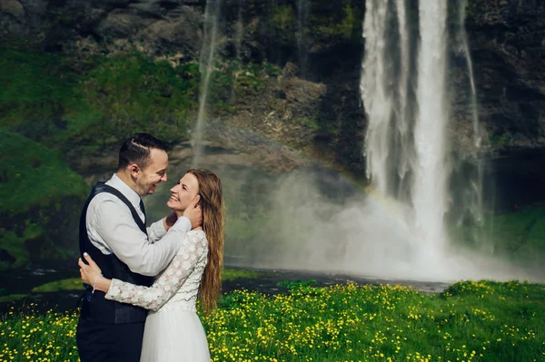 Married Couple Hugging Waterfall Rainbow — Stock Photo, Image
