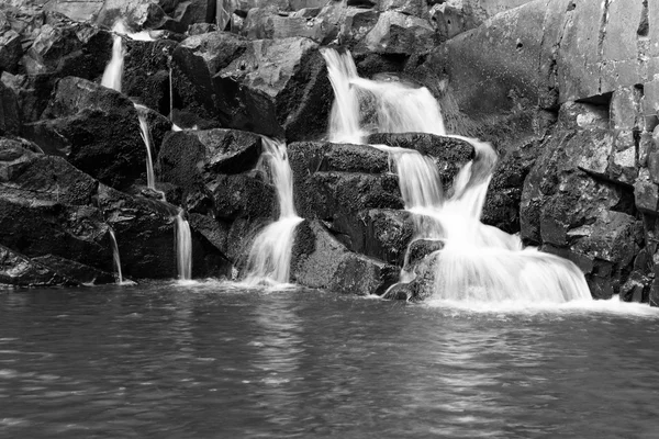 Bella cascata nella natura — Foto Stock