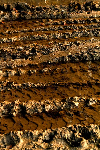 Kirli kırık kırsal yol — Stok fotoğraf