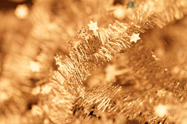 Tinsel. Decorazione natalizia - foto da vicino — Foto Stock