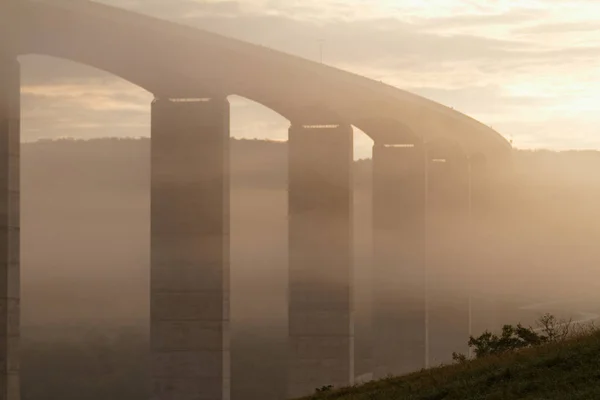 Viadukt bei Sonnenaufgang — Stockfoto