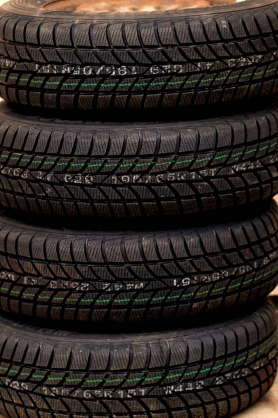 Detalhe do pneu do carro — Fotografia de Stock