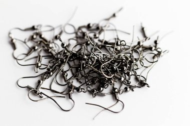 Küpe kancaları, top ve rulo ile