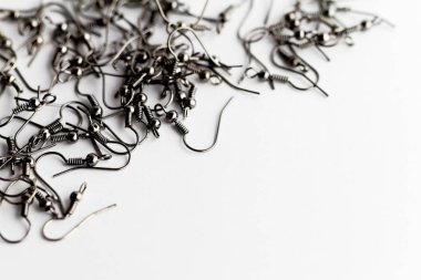 Küpe kancaları, top ve rulo ile