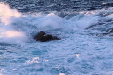 Rüzgarlı mavi deniz