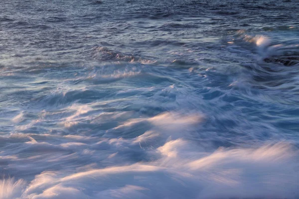 Mar azul ventoso —  Fotos de Stock