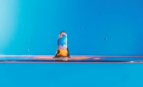 Blue water drop splashing — Stock Photo, Image