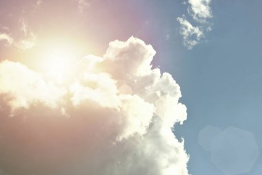 Hangi yolu ile gökyüzünde bulutlar yapma güneş ışınları