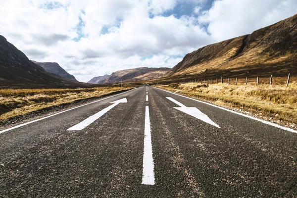 tepe tarafı boyunca yol stratching