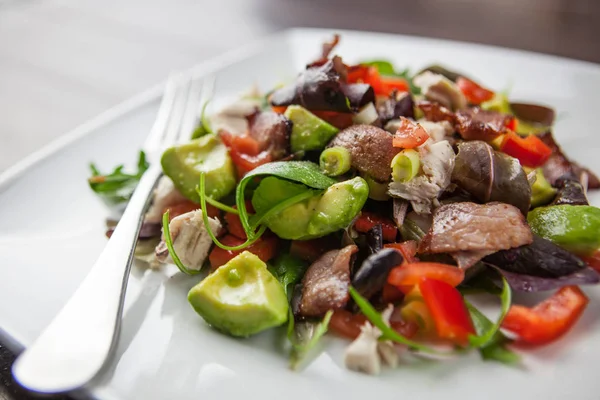 Verse bacon en avocado salade — Stockfoto