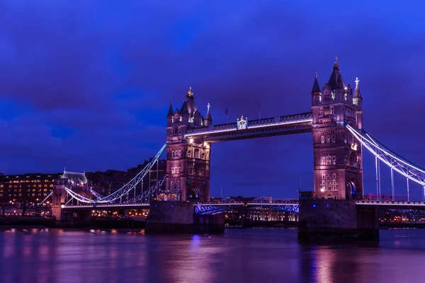 Tower Bridge Λονδίνο τη νύχτα — Φωτογραφία Αρχείου